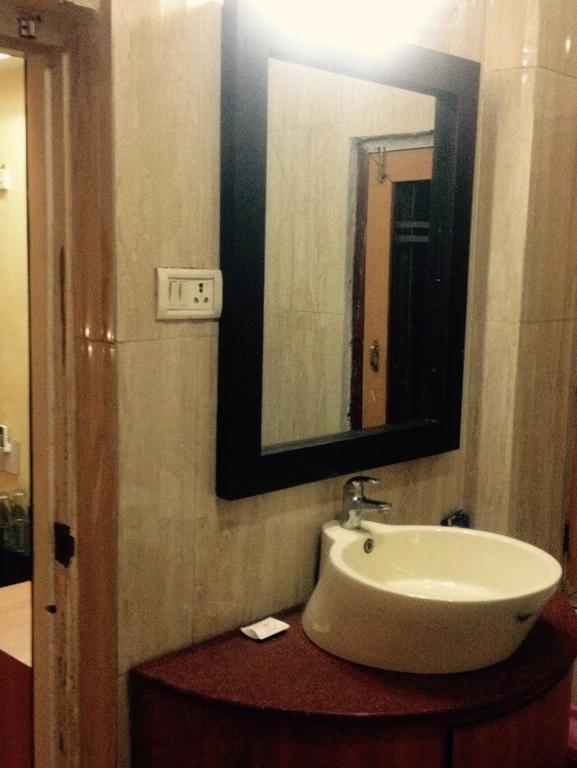 Hotel Bengal International Sziliguri Szoba fotó